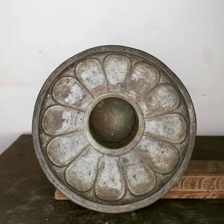 Classic Copper Persian handwash basin with etched dome arch top - Image 4