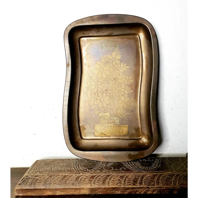 Unique rectangular wave form tray golden brass sheeted cast - Image 2