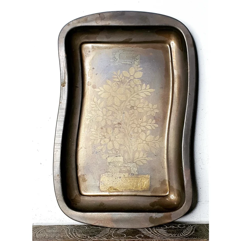 Unique rectangular wave form tray golden brass sheeted cast - Image 4