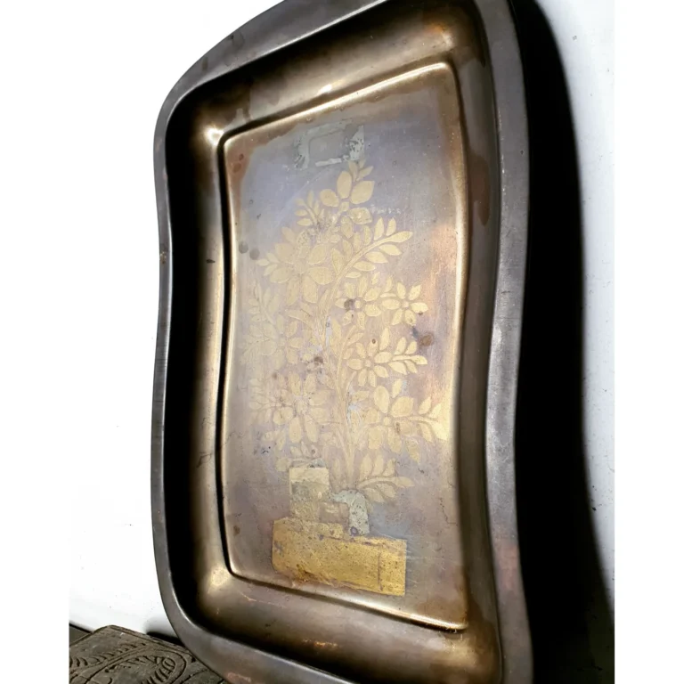 Unique rectangular wave form tray golden brass sheeted cast - Image 7