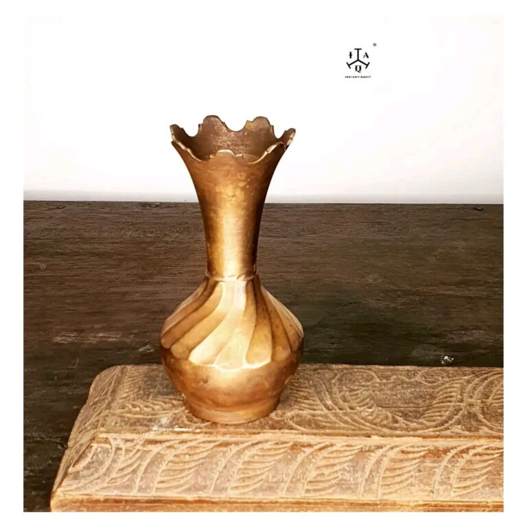 Top ribbed mid bud vase