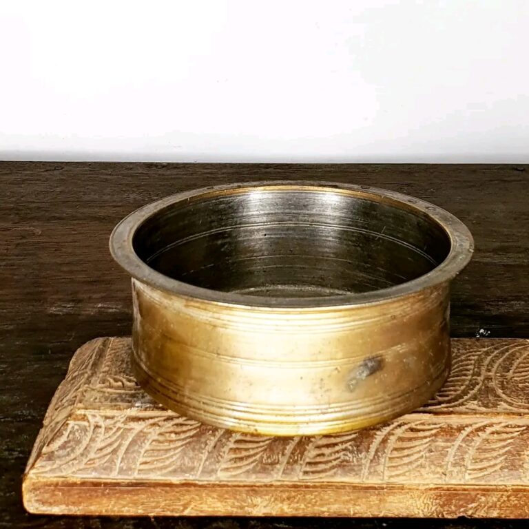 Pulli adukku/ bell metal footed bowl - Image 2