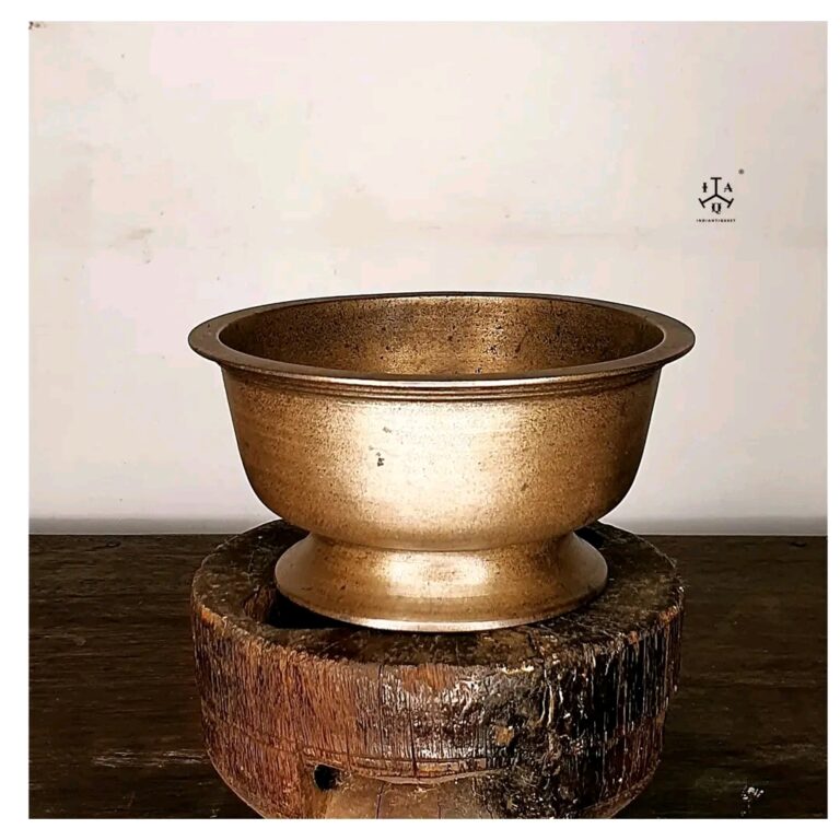 Heavy cast bell metal baby feeder bowl