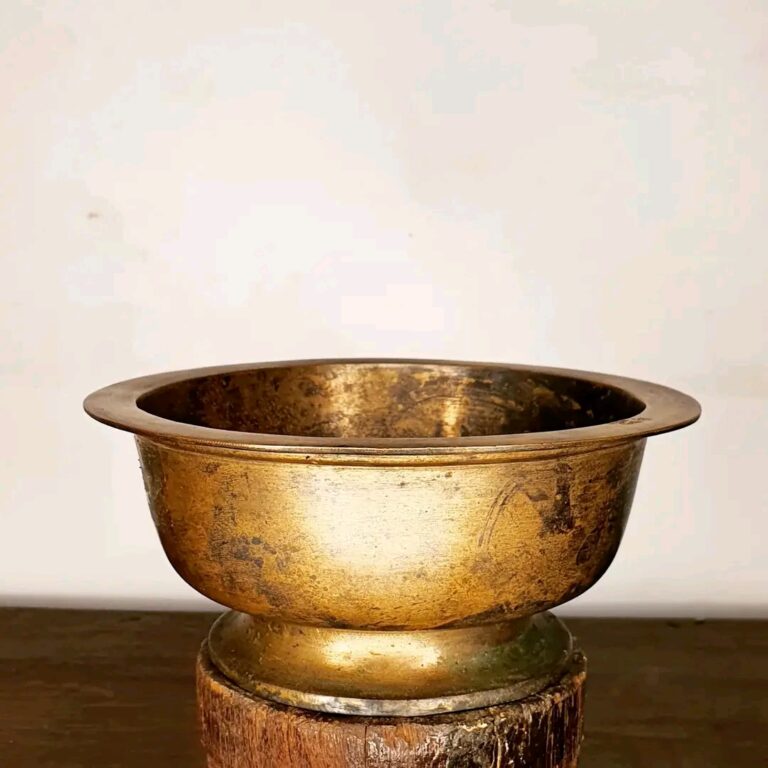 Giant baby feeder bowl casted golden bronze folded brim - Image 2