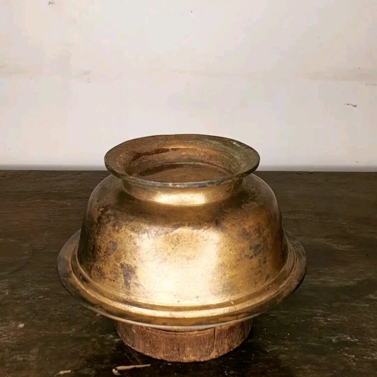 Giant baby feeder bowl casted golden bronze folded brim - Image 5