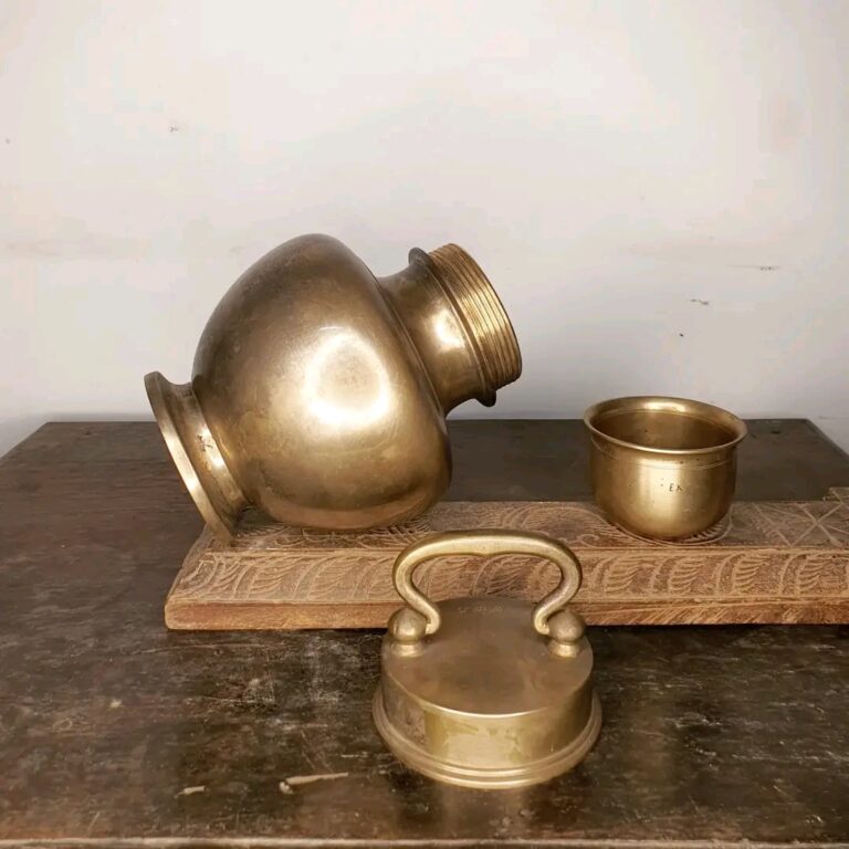 large golden bronze Rail Kooja size with brim lid - Image 5