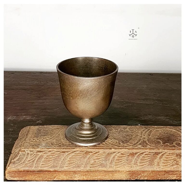 Straight brim footed sandal chalice with concentric ring base stem