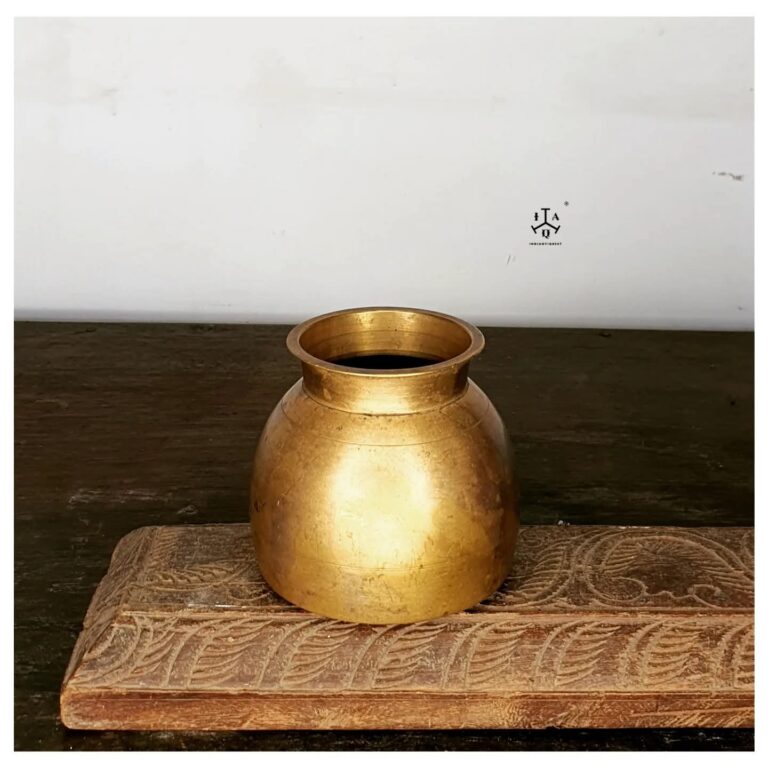 Unique Thattai Adi sombhu/ Flat base golden brass cast