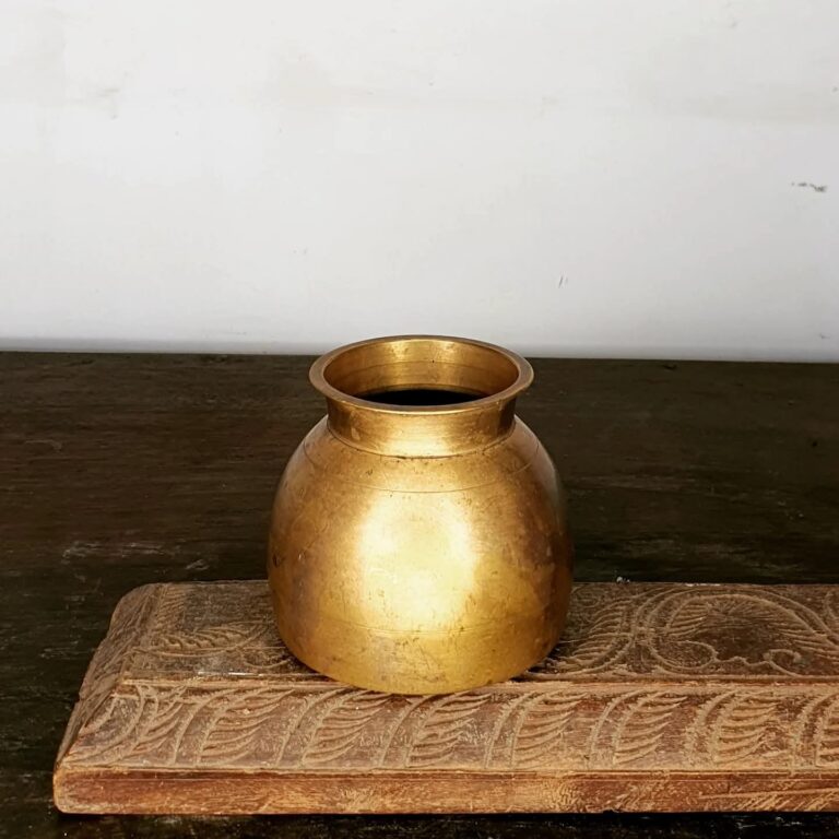 Unique Thattai Adi sombhu/ Flat base golden brass cast - Image 6