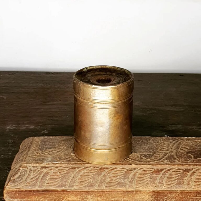 Siru sutti golden brass, a rare mini rice & grain measure - Image 4