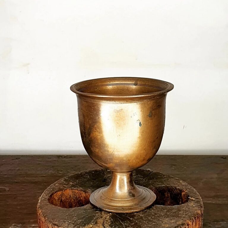 Classic footed sandal chalice casted golden bronze - Image 2