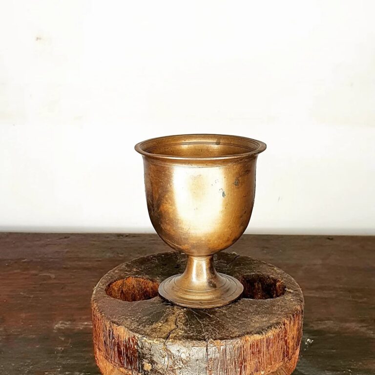 Classic footed sandal chalice casted golden bronze - Image 6