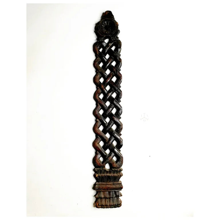 Giant Queen's braid Spoon stand spear head with bunch base