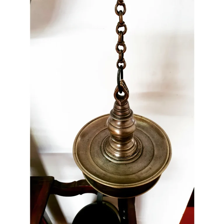 Kerala Naadan Thooku Vilakku with hanging long chain and hook - Image 4