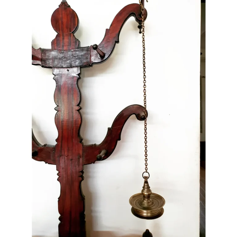 Kerala Naadan Thooku Vilakku with hanging long chain and hook - Image 3