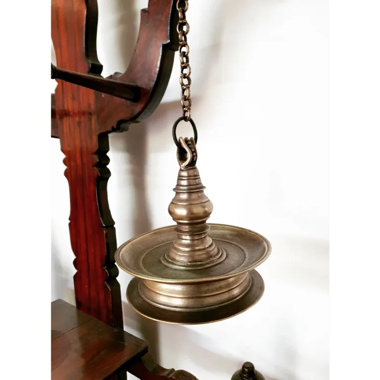 Kerala Naadan Thooku Vilakku with hanging long chain and hook - Image 6