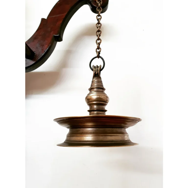 Kerala Naadan Thooku Vilakku with hanging long chain and hook - Image 7