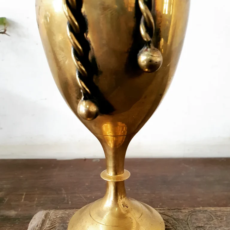 English bud vase with knot pattern golden bronze wave top Unique and rare - Image 5