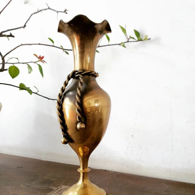 English bud vase with knot pattern golden bronze wave top Unique and rare - Image 4