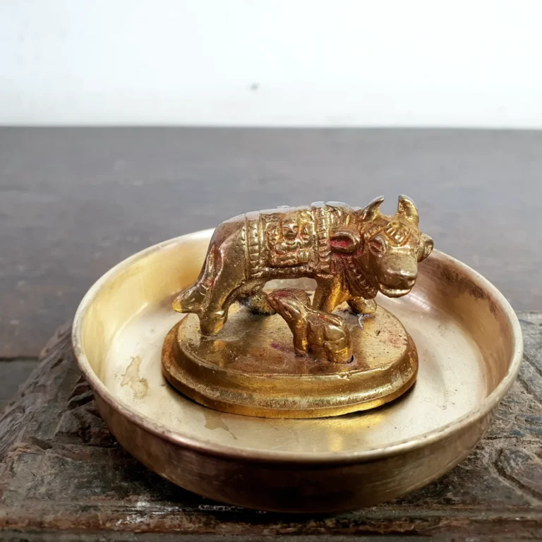 Auspicious bronze Gomatha or Kamadhenu with her calf compact size - Image 2