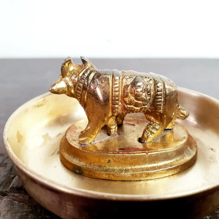 Auspicious bronze Gomatha or Kamadhenu with her calf compact size - Image 3