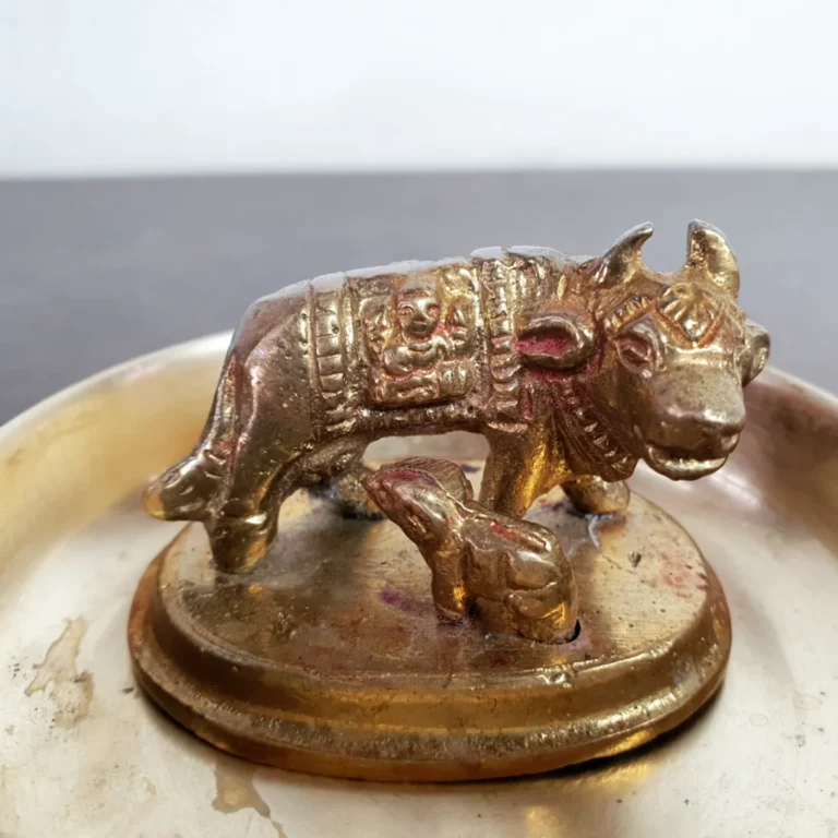 Auspicious bronze Gomatha or Kamadhenu with her calf compact size - Image 4