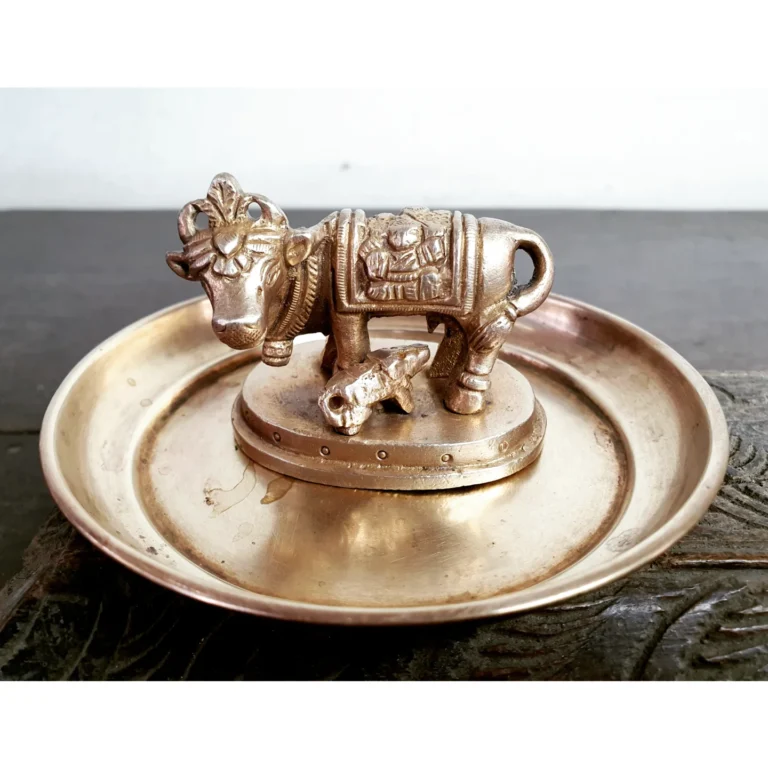 Auspicious bronze Gomatha or Kamadhenu with her calf medium size - Image 2