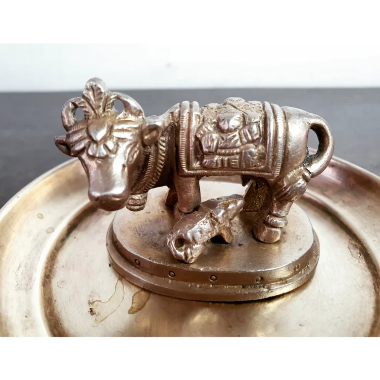 Auspicious bronze Gomatha or Kamadhenu with her calf medium size - Image 4