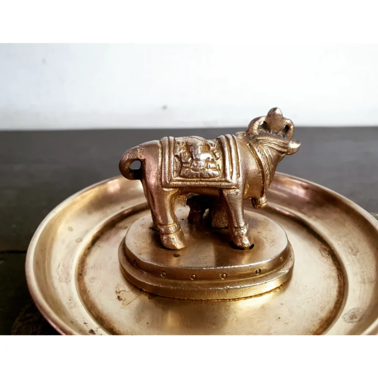 Auspicious bronze Gomatha or Kamadhenu with her calf medium size - Image 3