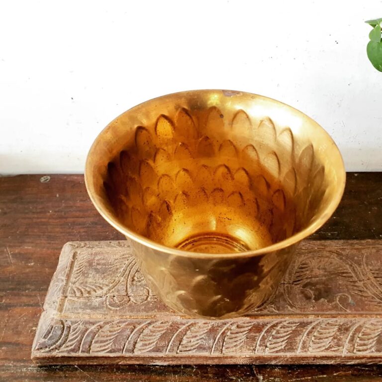 Compact planter golden brass leaf etched style - Image 6