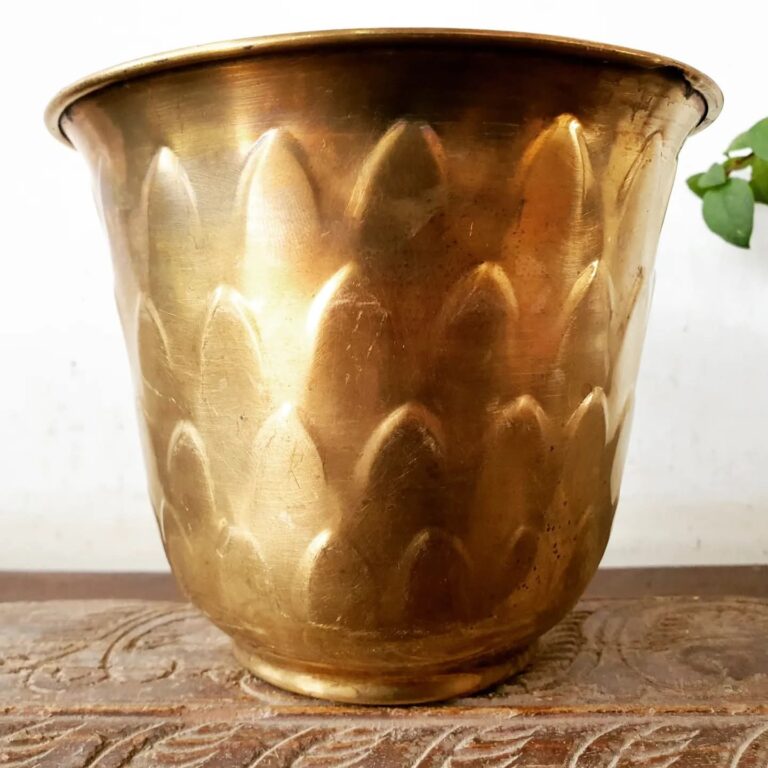 Compact planter golden brass leaf etched style - Image 4