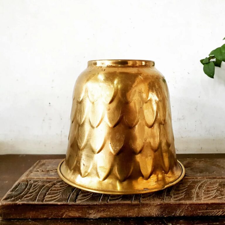 Compact planter golden brass leaf etched style - Image 3