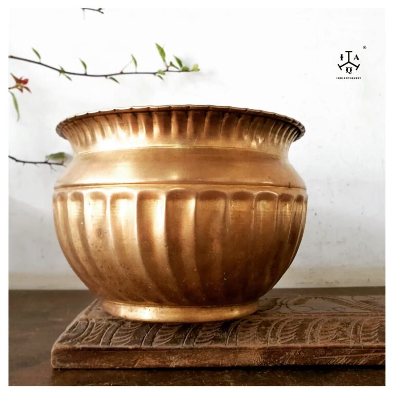 Planter golden brass unique ribbed pattern medium size handmade - Image 6