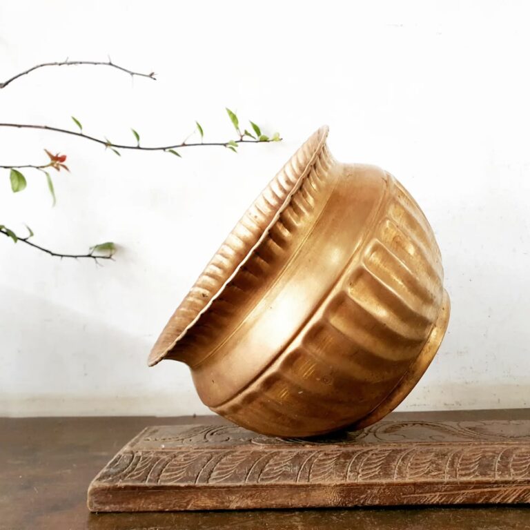 Planter golden brass unique ribbed pattern medium size handmade - Image 5