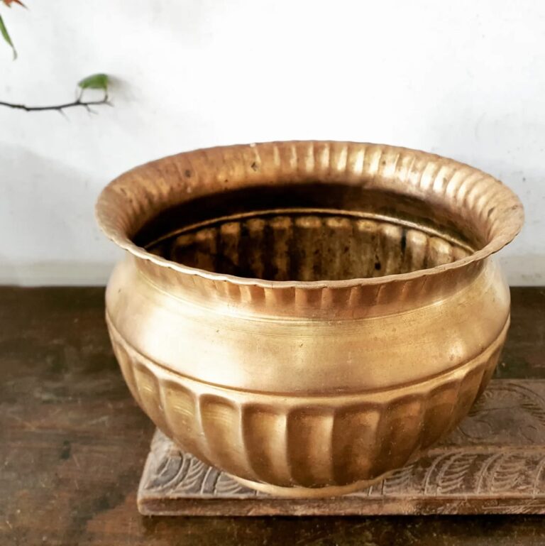 Planter golden brass unique ribbed pattern medium size handmade - Image 7