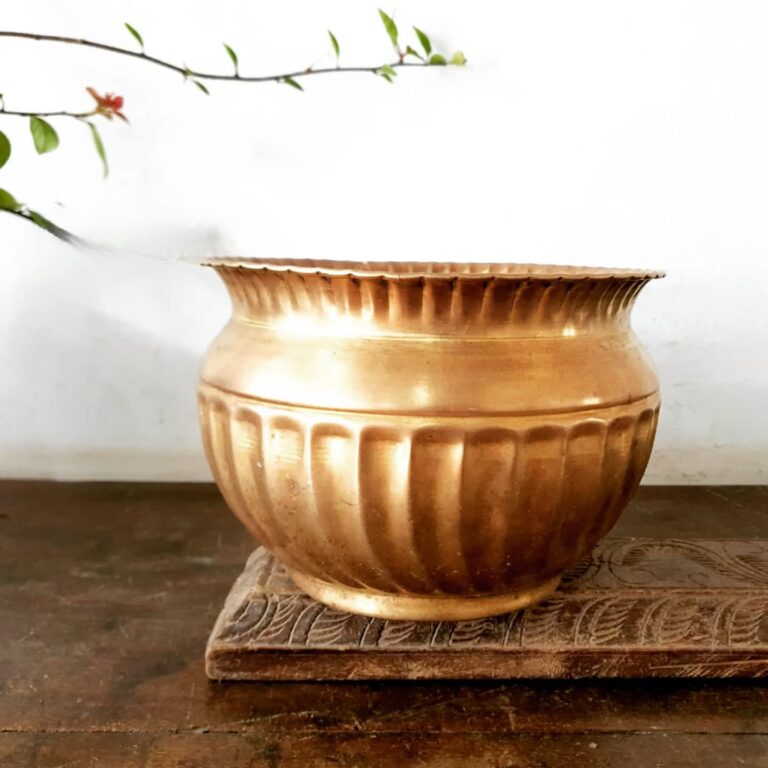 Planter golden brass unique ribbed pattern medium size handmade - Image 2