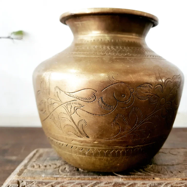 Golden brass Kili kalasa sombhu/ Parrot etched holy water kalash pot - Image 2