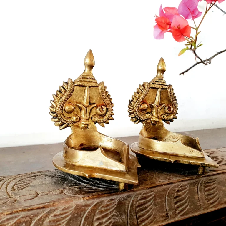 Rare Perumal Lakshmi Lamp set footed model - Image 4