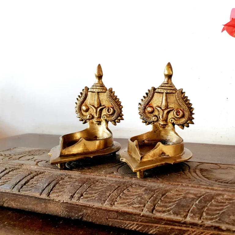 Rare Perumal Lakshmi Lamp set footed model - Image 2