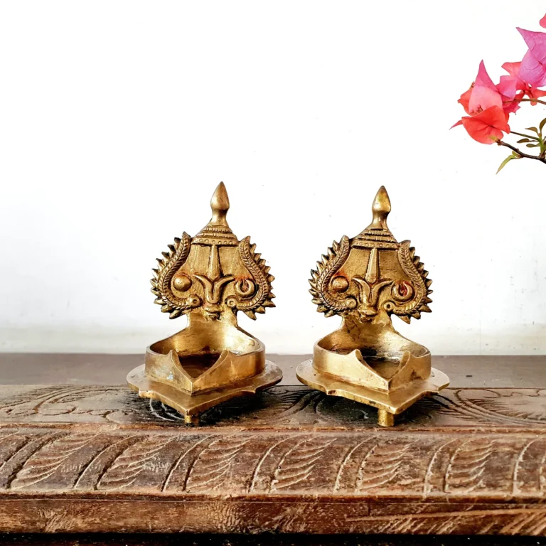 Rare Perumal Lakshmi Lamp set footed model - Image 5