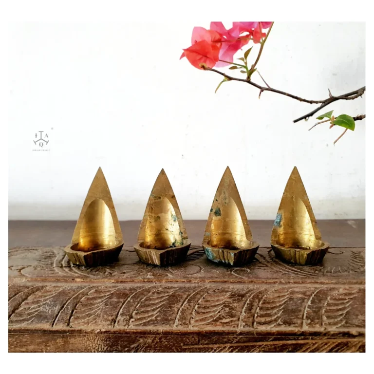 Compact Muuku maada aghal vilakku bronze set of four - Image 8