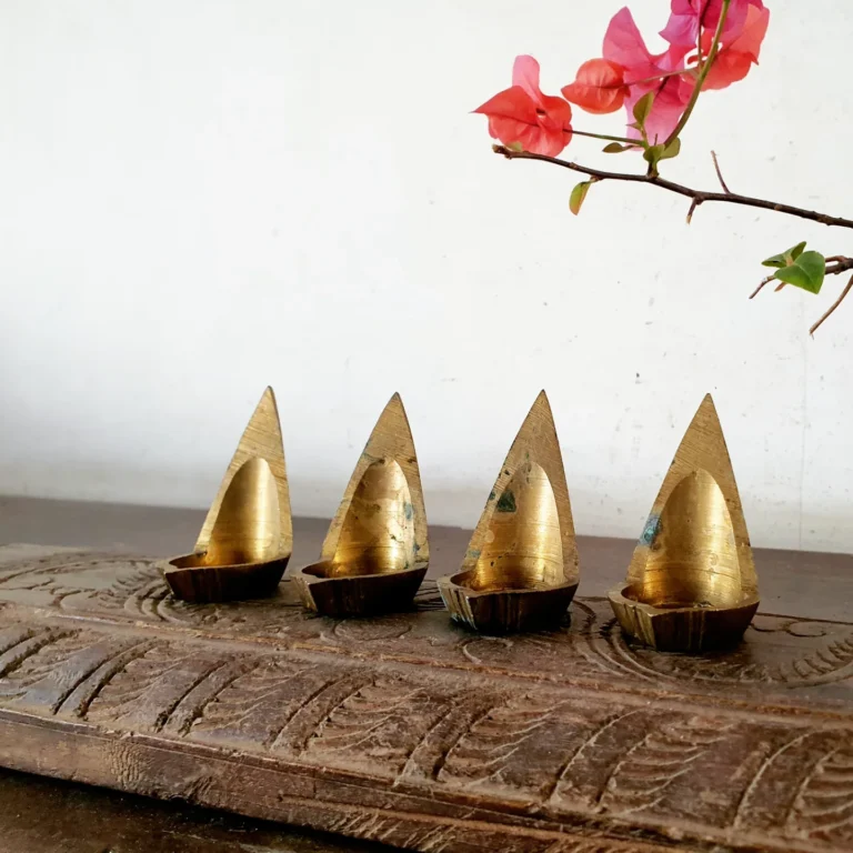 Compact Muuku maada aghal vilakku bronze set of four - Image 3