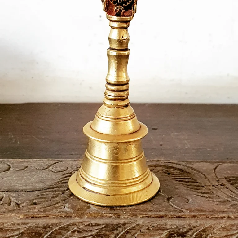 Vaishnavaite compact hand held bronze bell with auspicious symbology of Vishnu's Sangha & Chakkra - Image 5