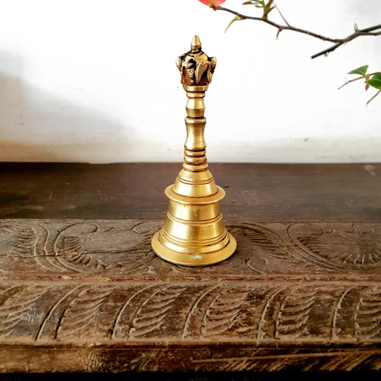 Vaishnavaite compact hand held bronze bell with auspicious symbology of Vishnu's Sangha & Chakkra - Image 2