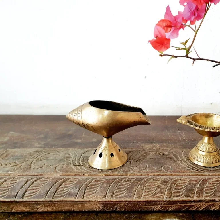 Auspicious pairing Conch diya with Kuber diya golden bronze - Image 5