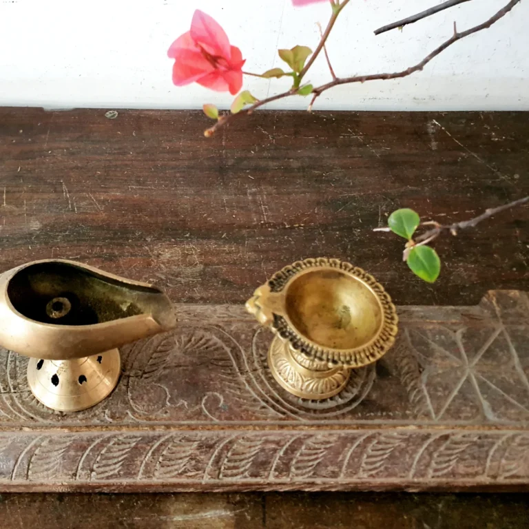 Auspicious pairing Conch diya with Kuber diya golden bronze - Image 4