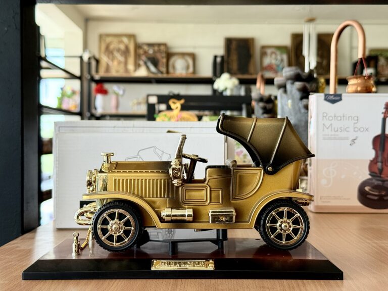 Miniature Vintage car scale down model Musical box - Image 2