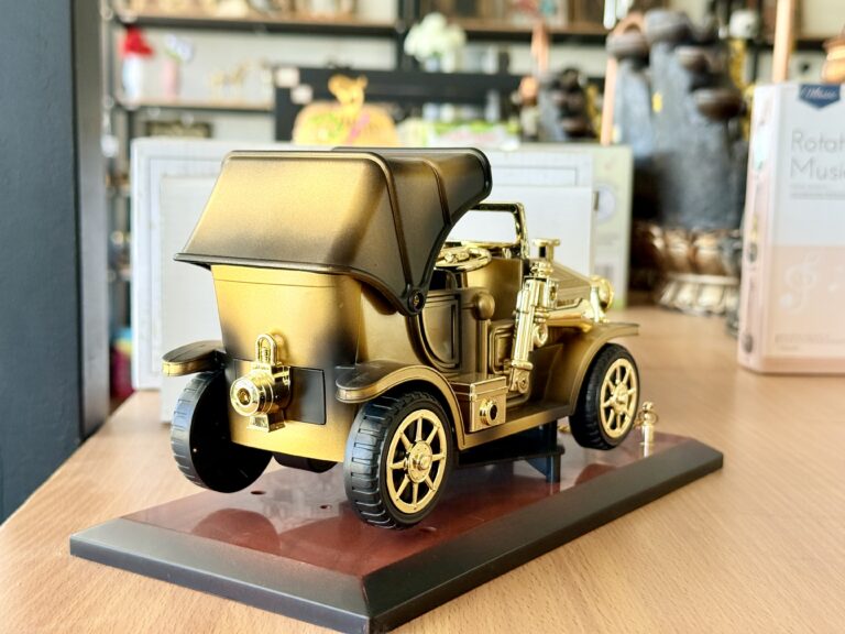 Miniature Vintage car scale down model Musical box - Image 6