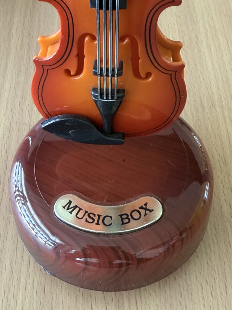 Miniature Violin scale down model Musical box - Image 6