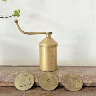 Classic Nazhli 3 in 1 hand cranking golden bronze, has 3 different attachment filters